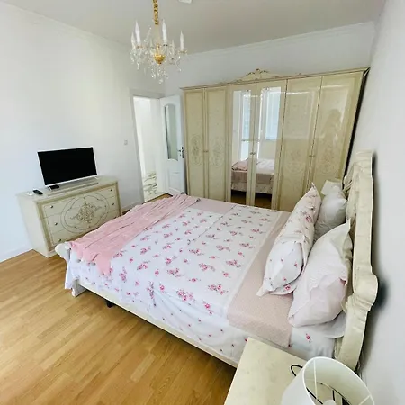 Luxury In The Heart Of בורגאס