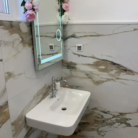 Luxury In The Heart Of דירה *